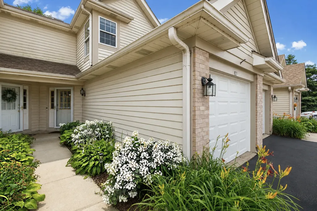 1827 Grove Avenue Schaumburg IL 60193