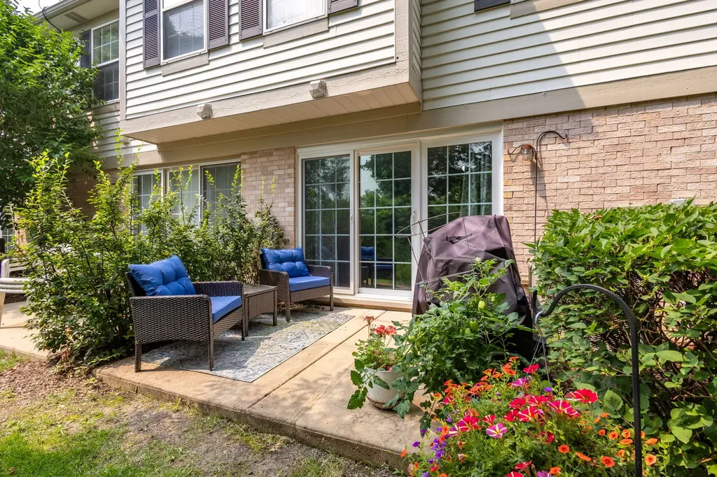 1827 Grove Avenue Schaumburg IL 60193