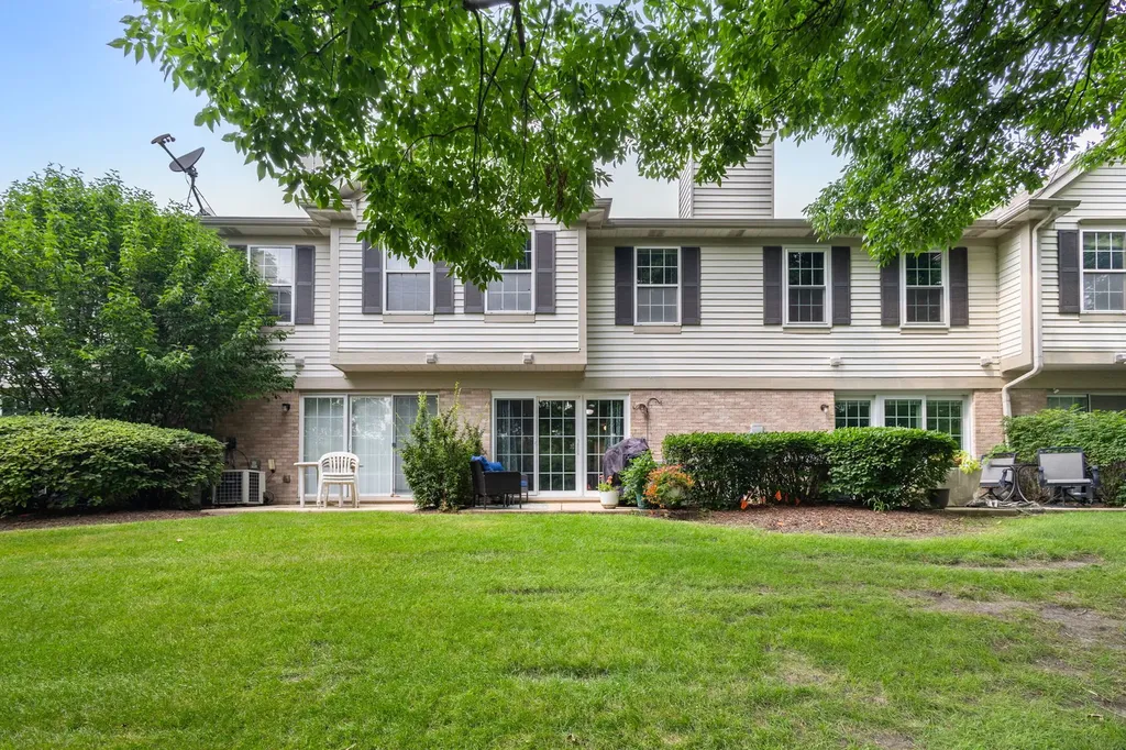 1827 Grove Avenue Schaumburg IL 60193
