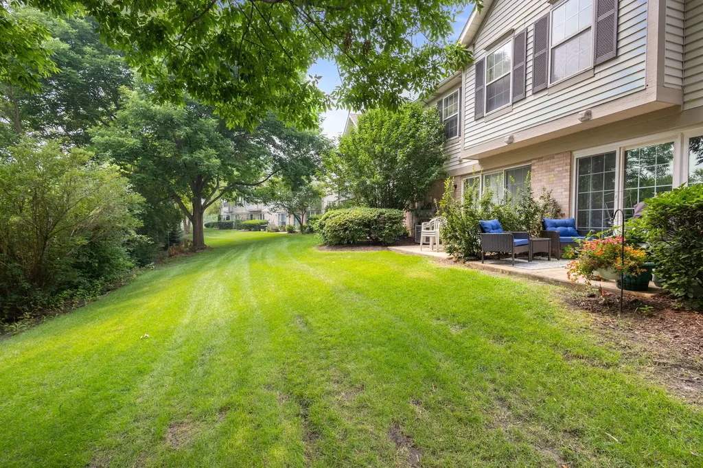 1827 Grove Avenue Schaumburg IL 60193