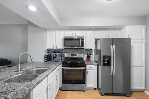 1827 Grove Avenue Schaumburg IL 60193
