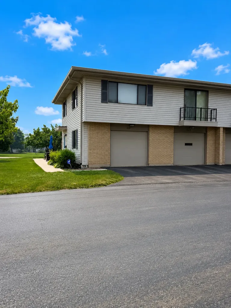 1019 Tobey Court Schaumburg IL 60194