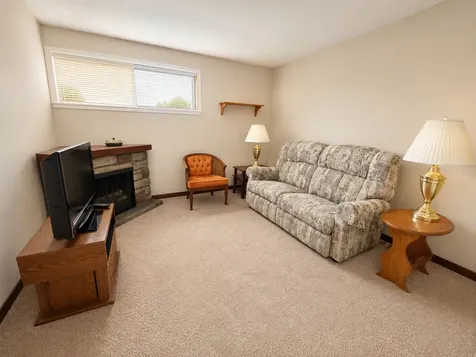 1019 Tobey Court Schaumburg IL 60194