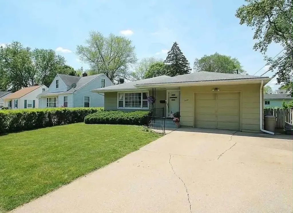 2107 Ohio Parkway Rockford IL 61108