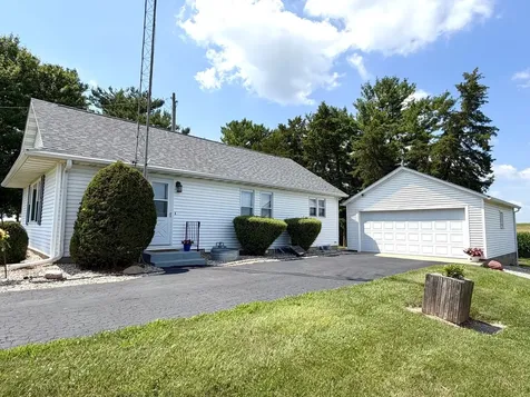 843 North 2401 Road Oglesby IL 61348