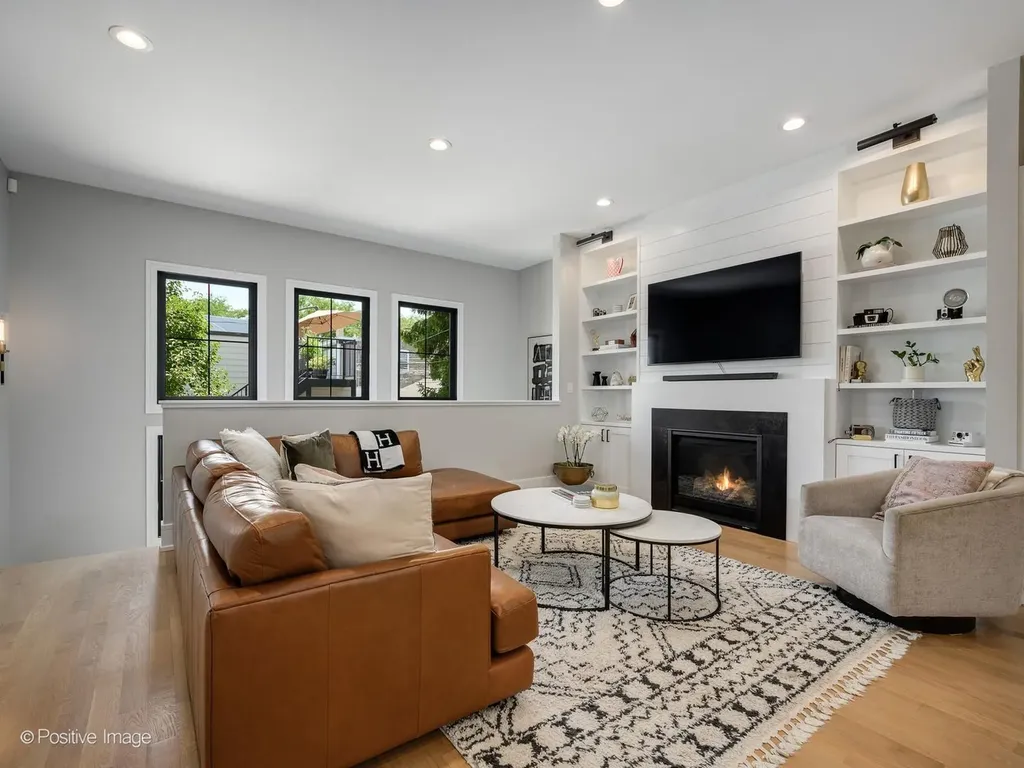 2251 West Berwyn Avenue Chicago IL 60625