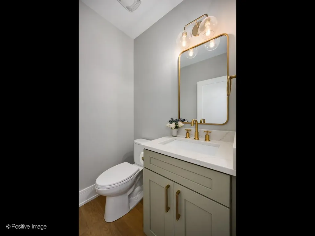 2251 West Berwyn Avenue Chicago IL 60625