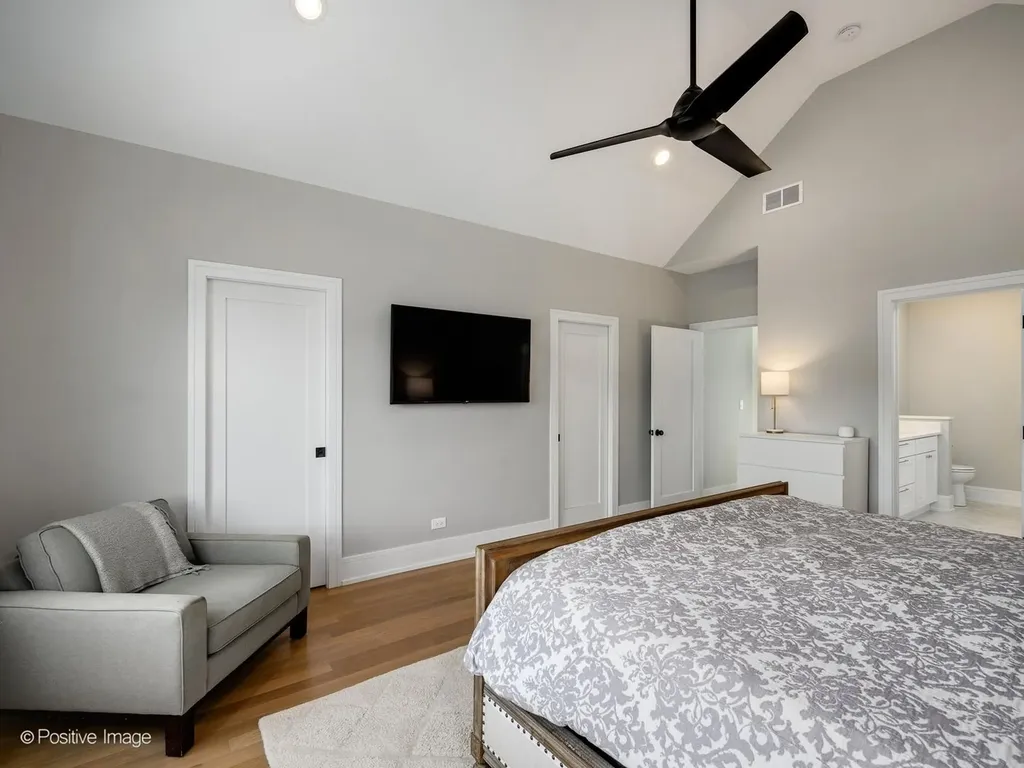 2251 West Berwyn Avenue Chicago IL 60625