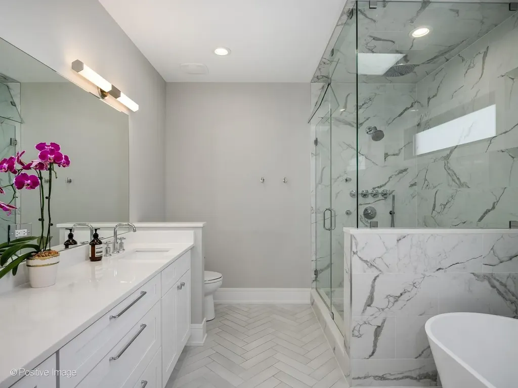 2251 West Berwyn Avenue Chicago IL 60625