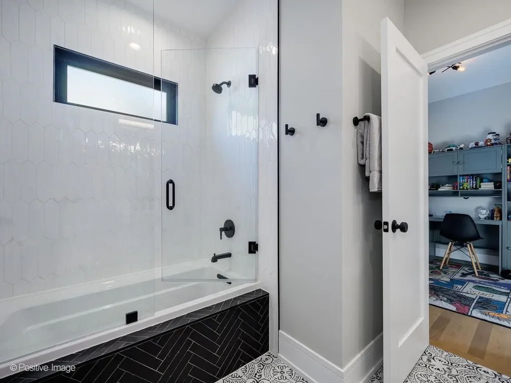 2251 West Berwyn Avenue Chicago IL 60625