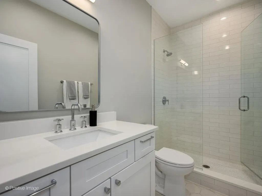 2251 West Berwyn Avenue Chicago IL 60625