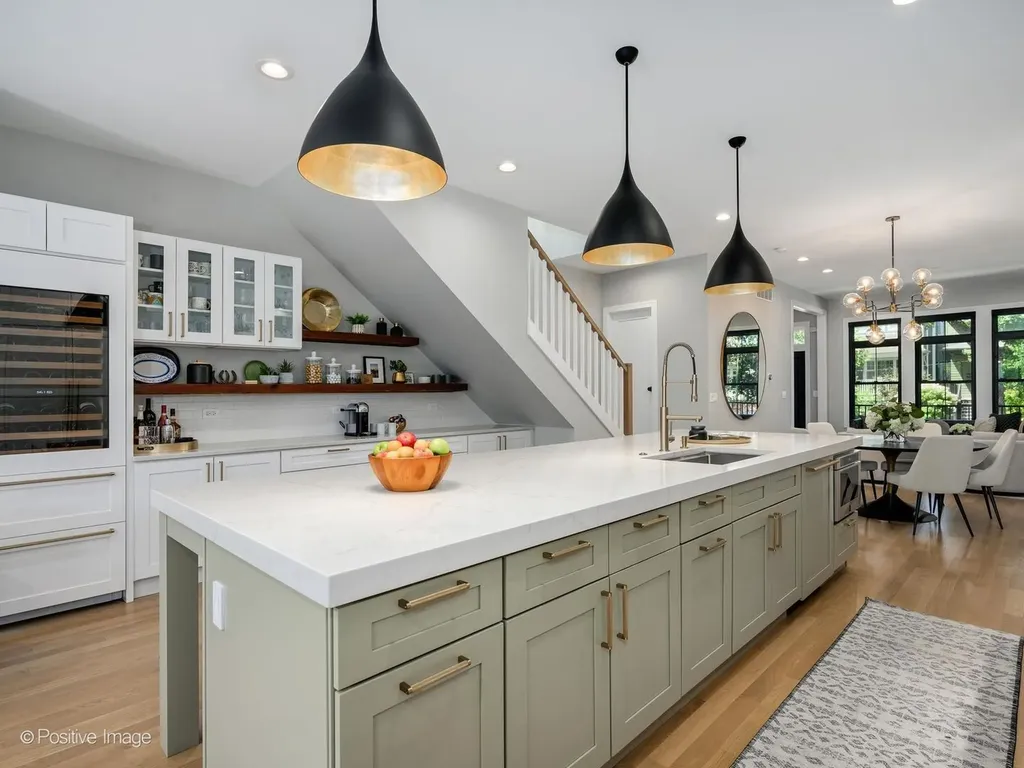 2251 West Berwyn Avenue Chicago IL 60625