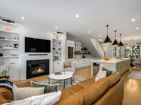 2251 West Berwyn Avenue Chicago IL 60625