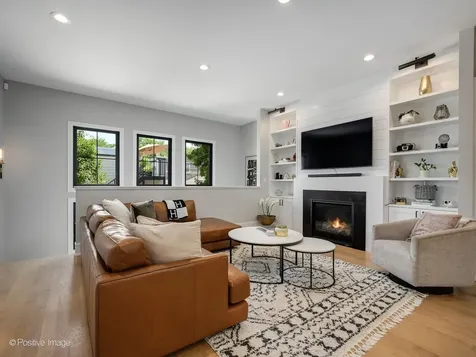 2251 West Berwyn Avenue Chicago IL 60625