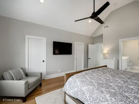 2251 West Berwyn Avenue Chicago IL 60625