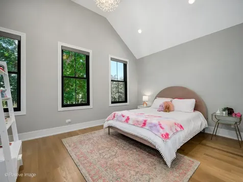 2251 West Berwyn Avenue Chicago IL 60625