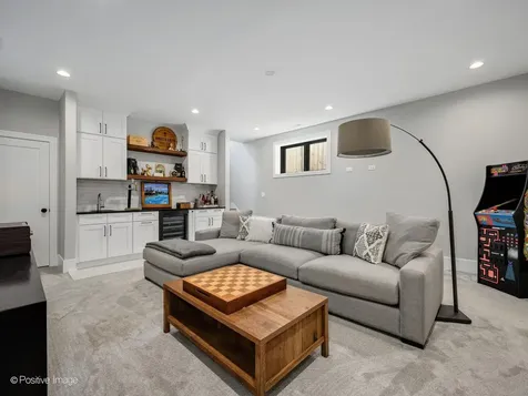 2251 West Berwyn Avenue Chicago IL 60625