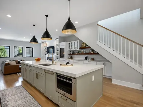 2251 West Berwyn Avenue Chicago IL 60625
