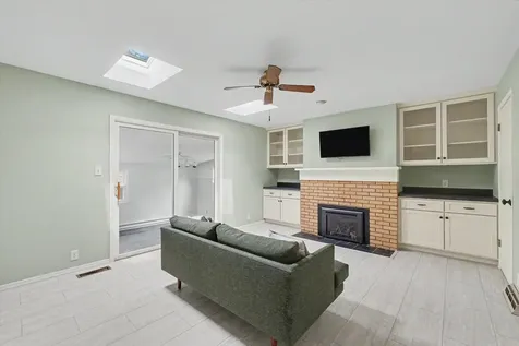 2312 Blackthorn Drive Champaign IL 61821