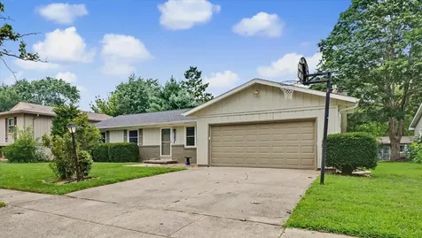 2312 Blackthorn Drive Champaign IL 61821