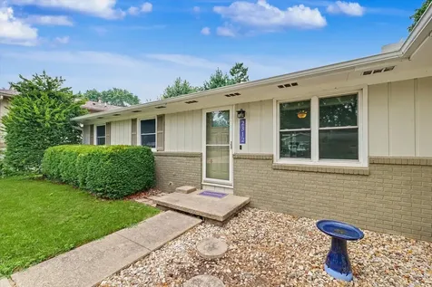 2312 Blackthorn Drive Champaign IL 61821