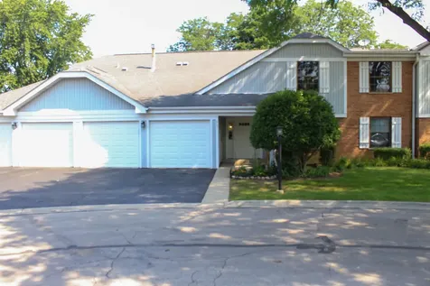 317 Woodbury Court Schaumburg IL 60193