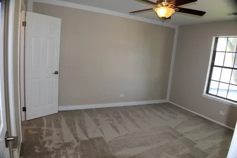 317 Woodbury Court Schaumburg IL 60193