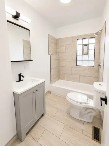 5527 South Loomis Boulevard Chicago IL 60636