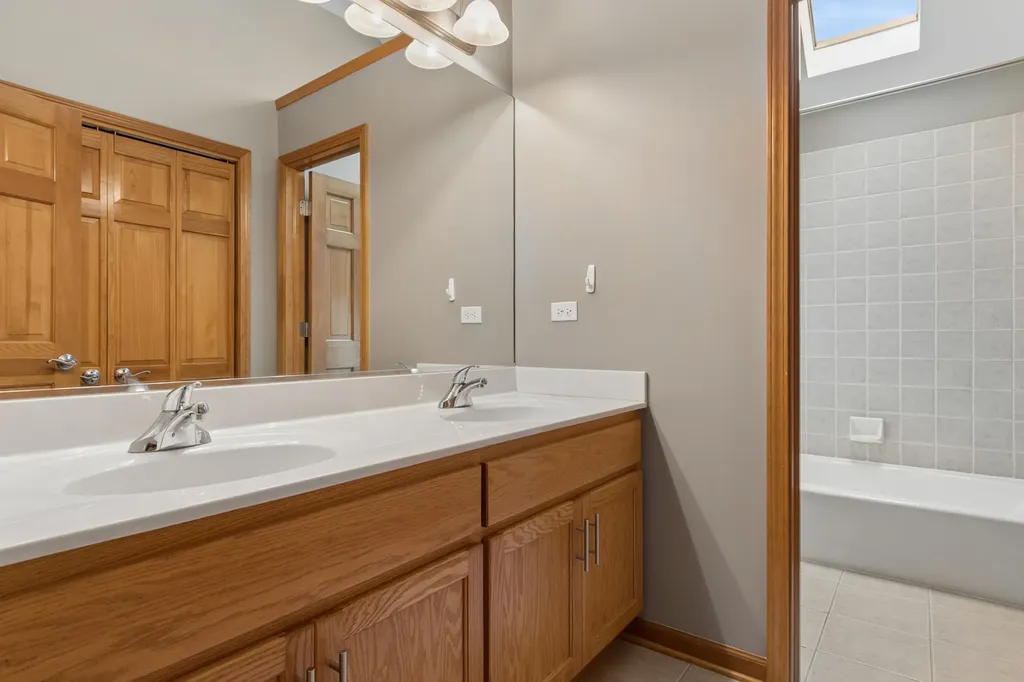 2680 Ginger Woods Drive Aurora IL 60502