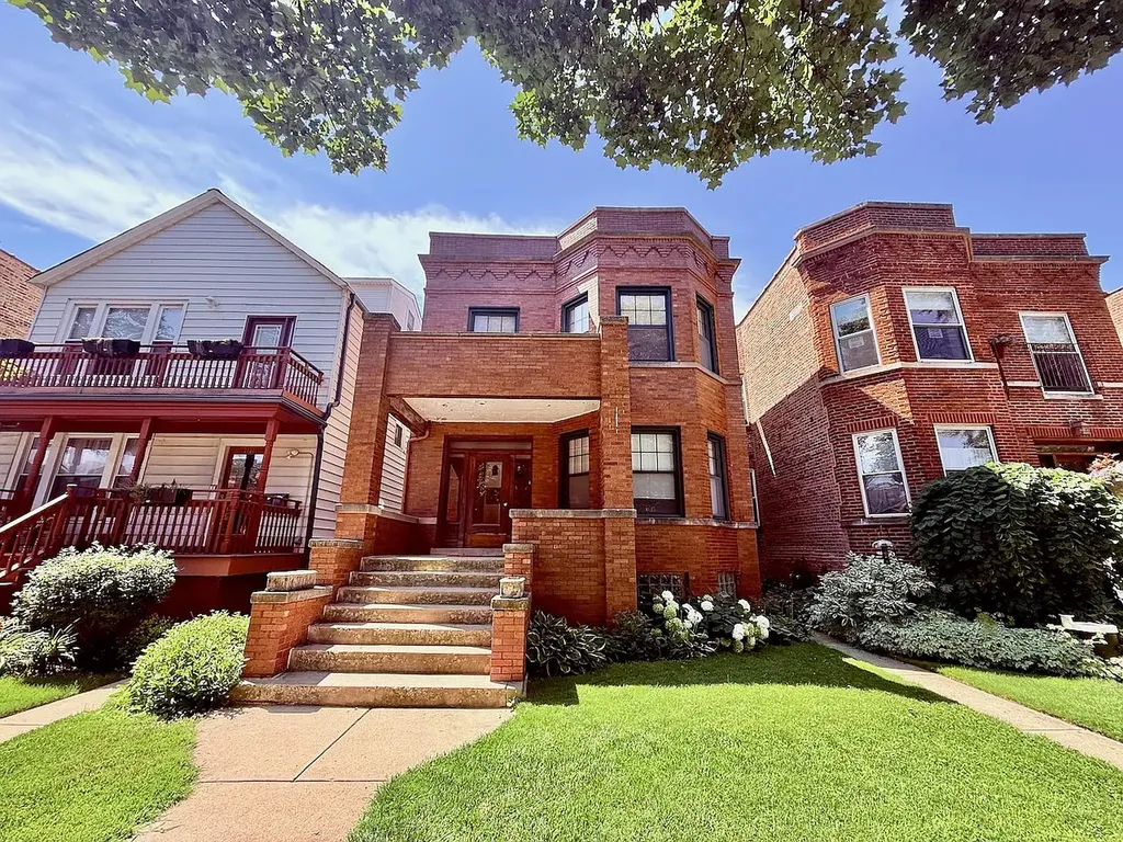 2535 West Eastwood Avenue Chicago IL 60625