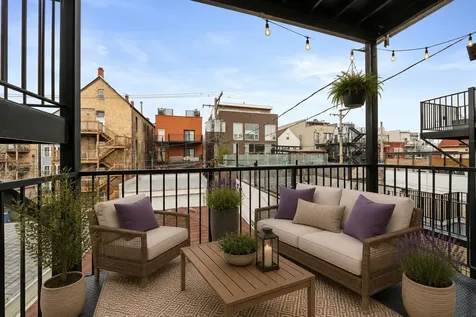 2318 North Hamilton Avenue Chicago IL 60647
