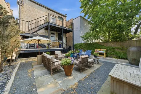1225 West Newport Street Chicago IL 60657