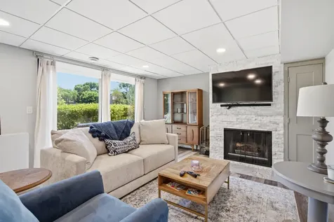 423 Deer Trail Hill Trail Lake Barrington IL 60010
