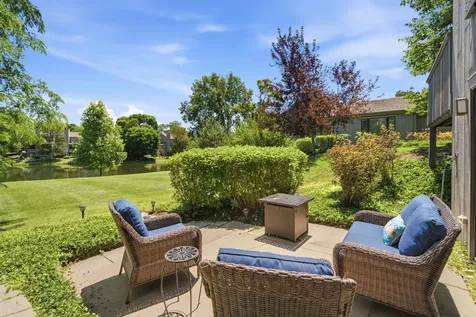 423 Deer Trail Hill Trail Lake Barrington IL 60010