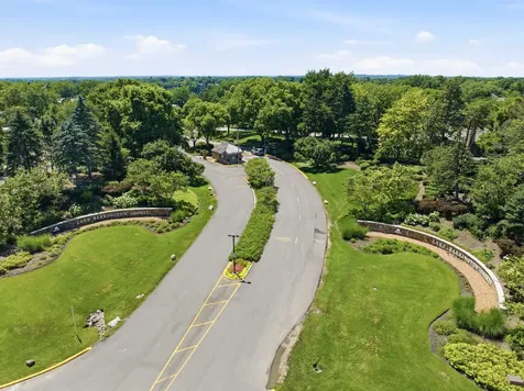 423 Deer Trail Hill Trail Lake Barrington IL 60010