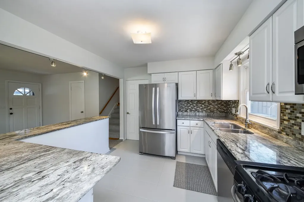 36 Robin Hill Drive Naperville IL 60540