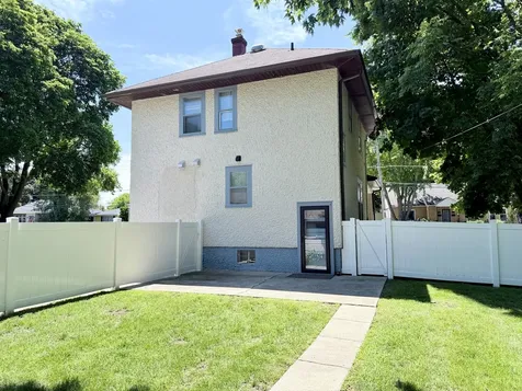 124 East Sunnyside Avenue Libertyville IL 60048