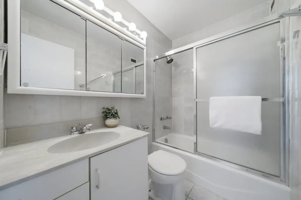 3550 North Lake Shore Drive Chicago IL 60657