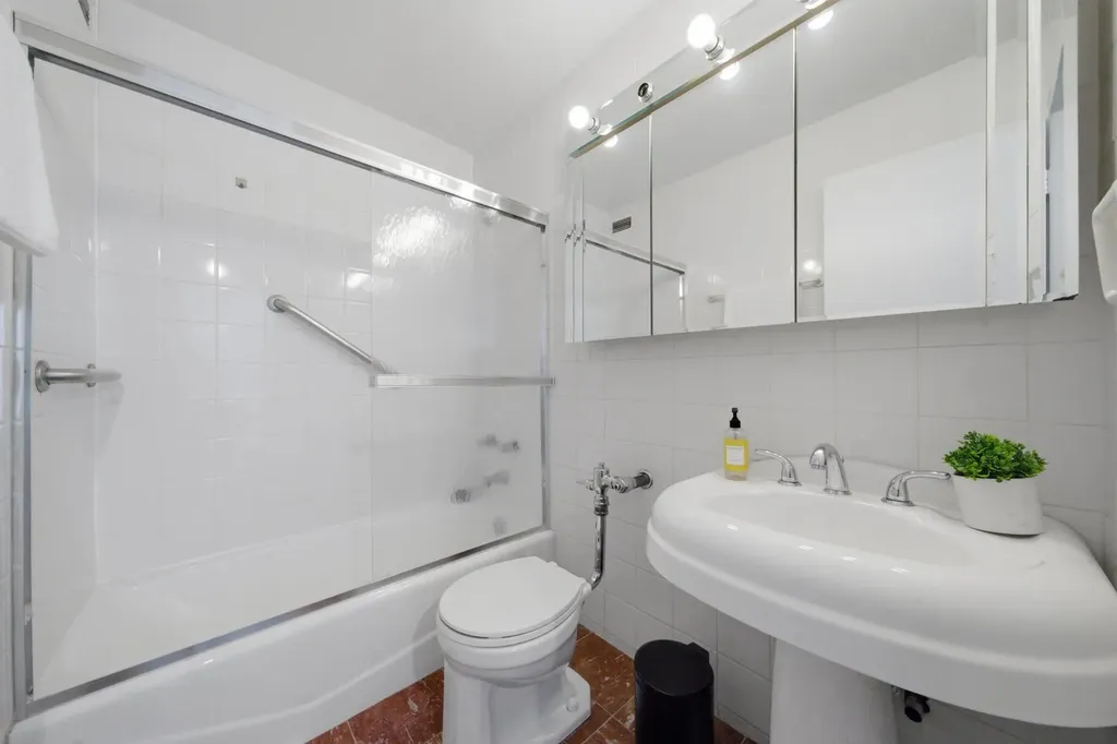 3550 North Lake Shore Drive Chicago IL 60657