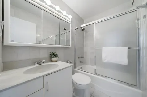 3550 North Lake Shore Drive Chicago IL 60657