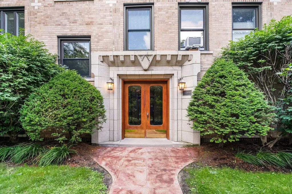 4727 North Paulina Street Chicago IL 60640