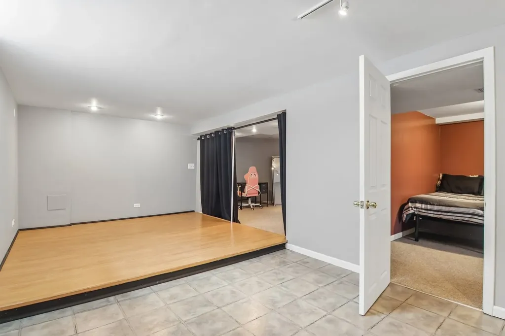 8525 South Keeler Avenue Chicago IL 60652