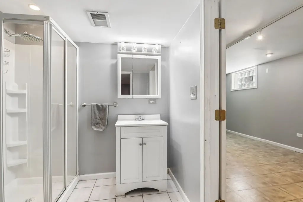 8525 South Keeler Avenue Chicago IL 60652