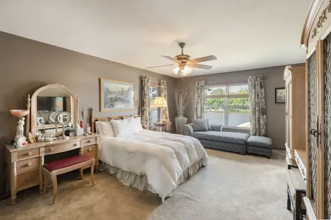 2019 North Woodlawn Park Avenue Mchenry IL 60051