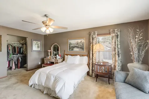 2019 North Woodlawn Park Avenue Mchenry IL 60051