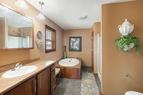 2019 North Woodlawn Park Avenue Mchenry IL 60051