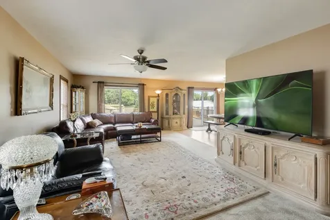 2019 North Woodlawn Park Avenue Mchenry IL 60051