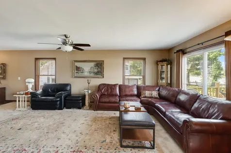 2019 North Woodlawn Park Avenue Mchenry IL 60051