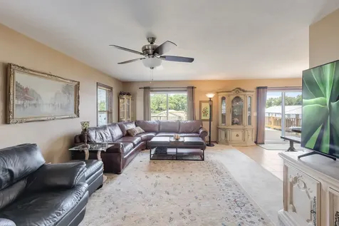 2019 North Woodlawn Park Avenue Mchenry IL 60051
