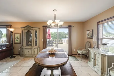 2019 North Woodlawn Park Avenue Mchenry IL 60051
